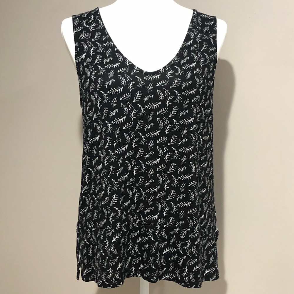 Old Navy Women’s Black and White Tank Top